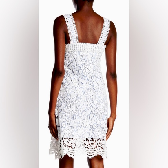 LIKE NEW Romeo & Juliet Couture Blue and White Floral Crochet Lace Dress - Picture 2 of 10